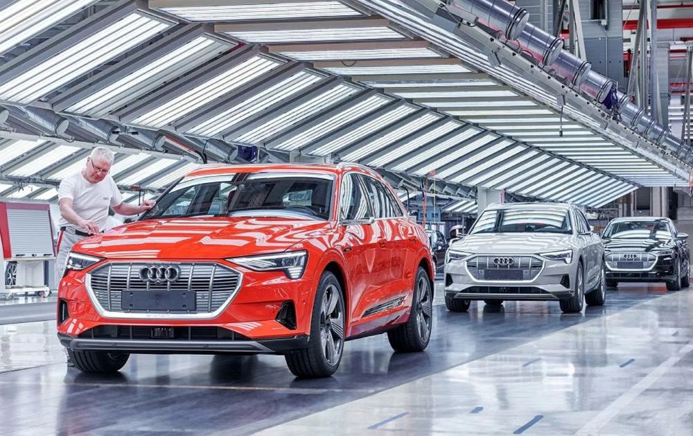 „Audi“ uždaro gamyklą Europoje