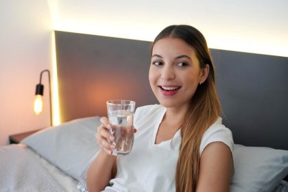 Ar galima gerti vandenį prieš einant miegoti