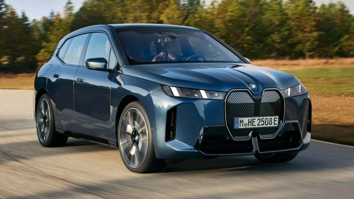 BMW iX 2026 elektromobilis