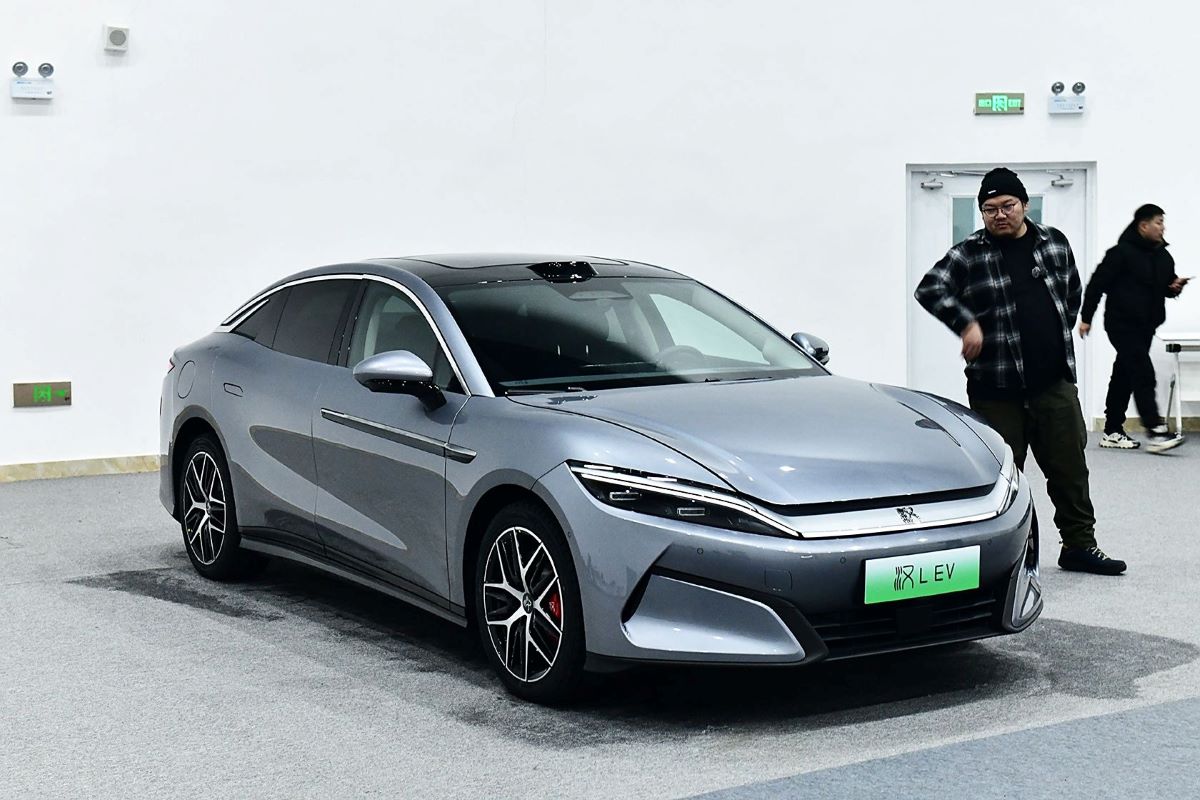 BYD Han L priekis