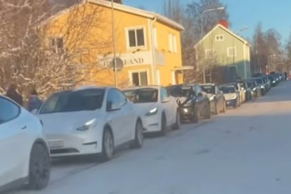 Didžiulės elektromobilių eilės Švedijoje