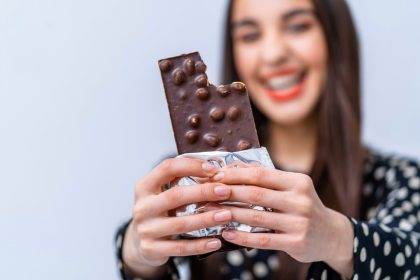 Juodasis šokoladas su riešutais