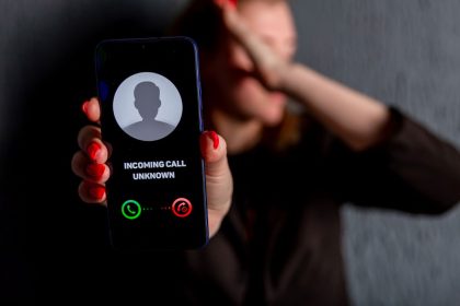 Ką daryti jei skambina nežinomas numeris