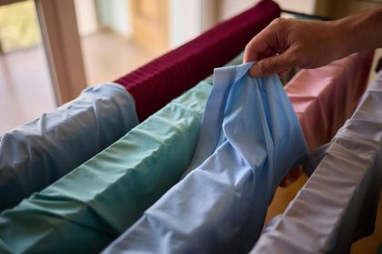 Kaip greitai išdžiovinti rūbus neturint džiovyklės