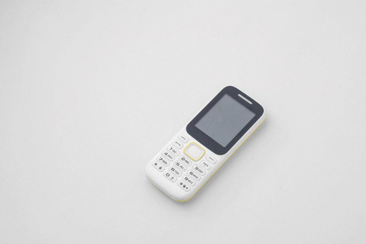 Lietuviai vėl renkasi mygtukinius telefonus