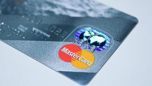 Mastercard saugumas | Karte mit Mastercard-Logo (Symbolbild) (Nuotr.: pixabay.com / AKuptsova)