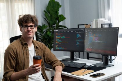 Meta atsisakys programuotojų