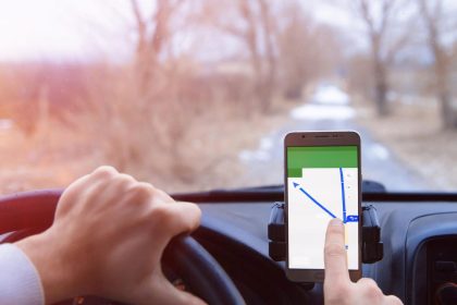 Navigacija telefone vairujant