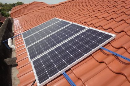 Saulės elektrinių įrengimas ant stogo, parama | https://flic.kr/p/dH1sn6 nuotr.