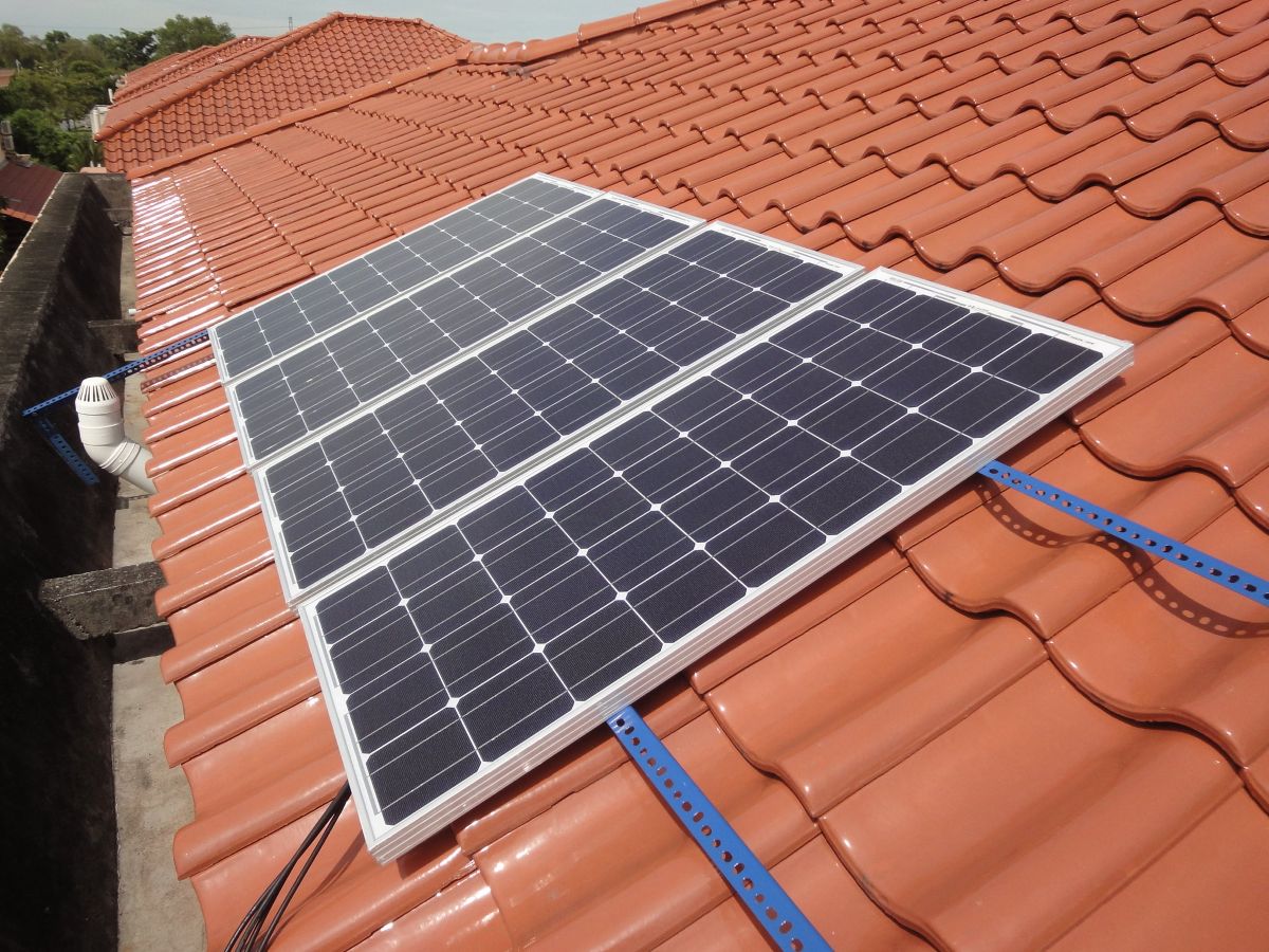 Saulės elektrinių įrengimas ant stogo, parama | https://flic.kr/p/dH1sn6 nuotr.
