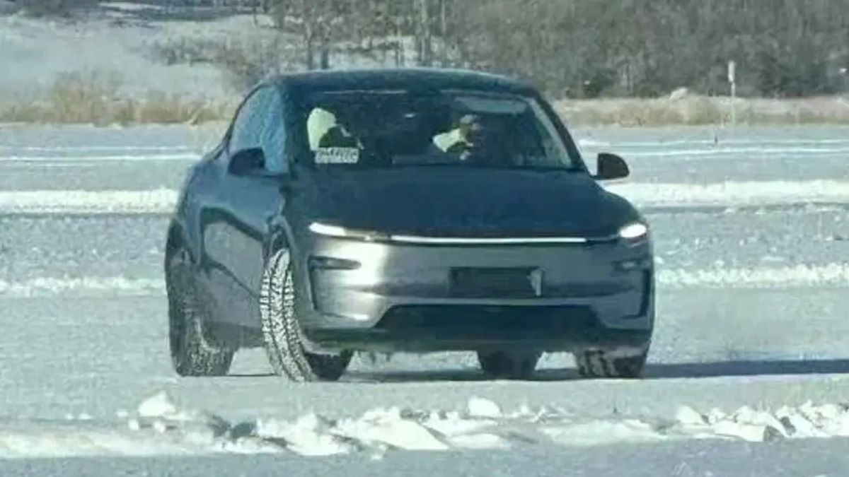 Tesla Model Y Juniper 2025 modelis / Drive nuotr.