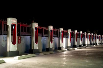 Tesla Supercharger stotelės