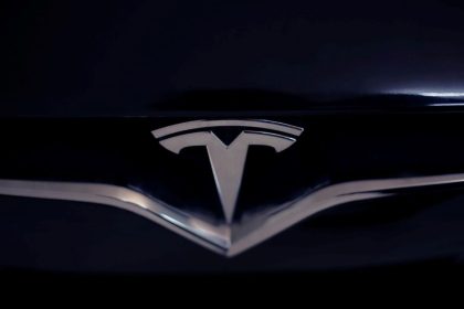 Tesla padavė į teismą EK