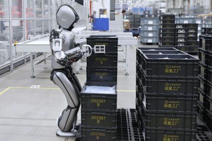 UBTech robotai surinkinės iPhone