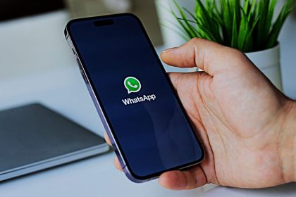 WhatsApp kelios paskyros
