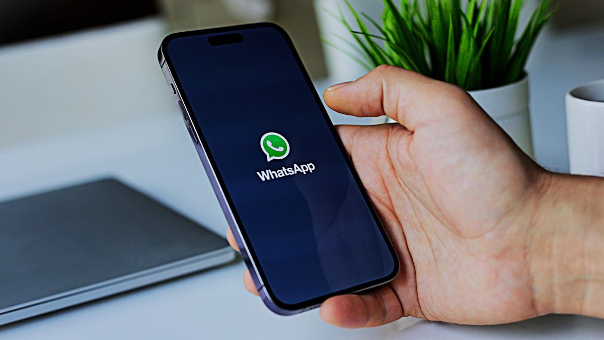 WhatsApp kelios paskyros