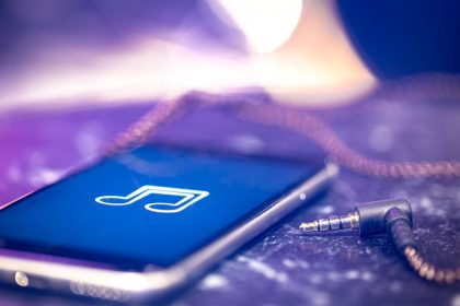 „Apple Music“ atlikėjams moka dvigubai daugiau nei “Spotify“