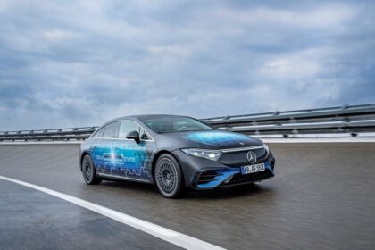 Mercedes EQS su nauja baterija