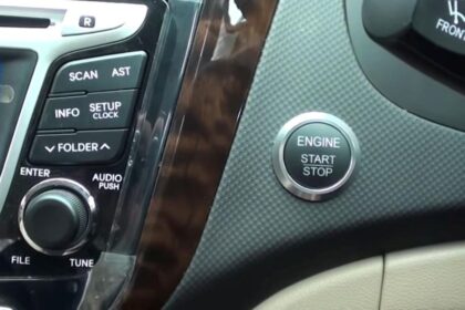 AST mygtukas automobilyje