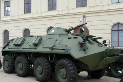 BTR-60 ratinis šarvuotis | https://lt.wikipedia.org/wiki/BTR-60#/media/Vaizdas:BTR-60PB_NVA.JPG nuotr.