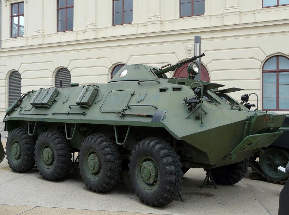 BTR-60 ratinis šarvuotis | https://lt.wikipedia.org/wiki/BTR-60#/media/Vaizdas:BTR-60PB_NVA.JPG nuotr.