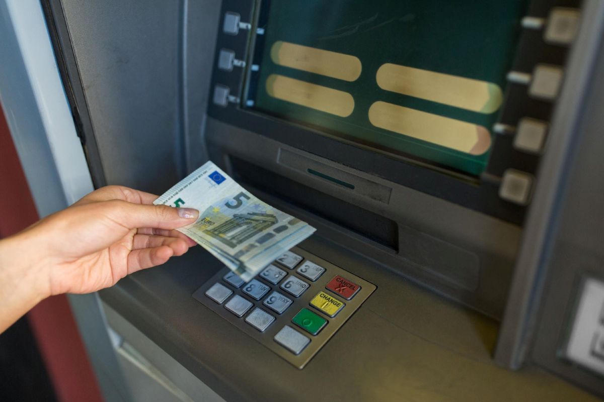 Bankomatas ir pinigų išėmimas