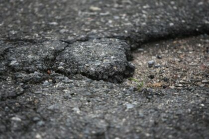 Didžiulės duobės keliuose