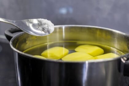 Kada dėti druskos kai verdame bulves