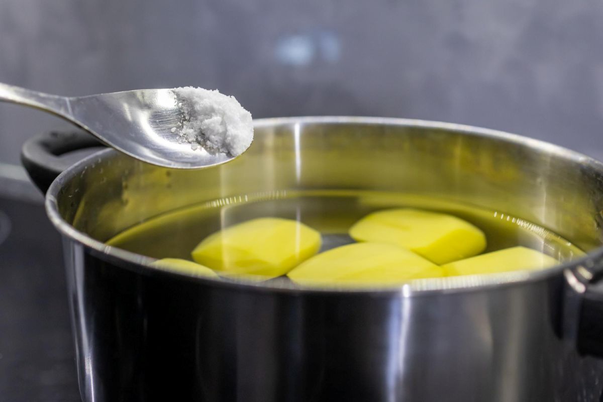 Kada dėti druskos kai verdame bulves