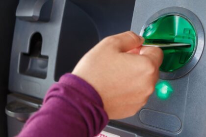 Kai užstrigo kortelė bankomate