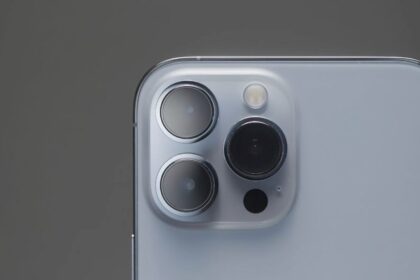 Maža skylutė iPhone telefone