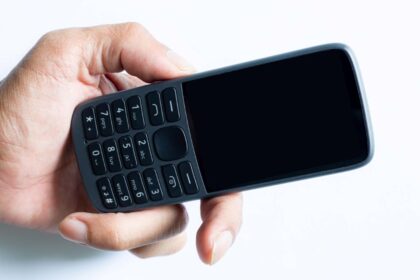 Mygtukiniai telefonai niekada nepasens