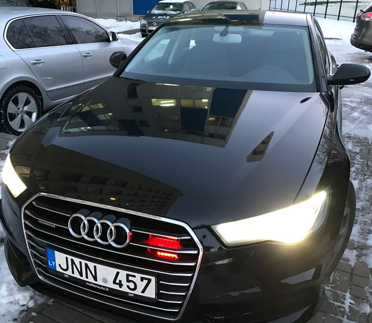 Nežymėtas policijos automobilis