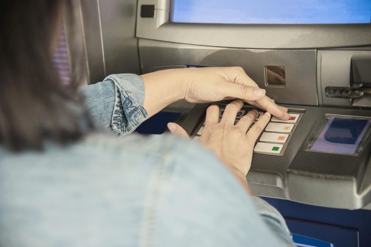 PIN kodo įvedimas bankomate