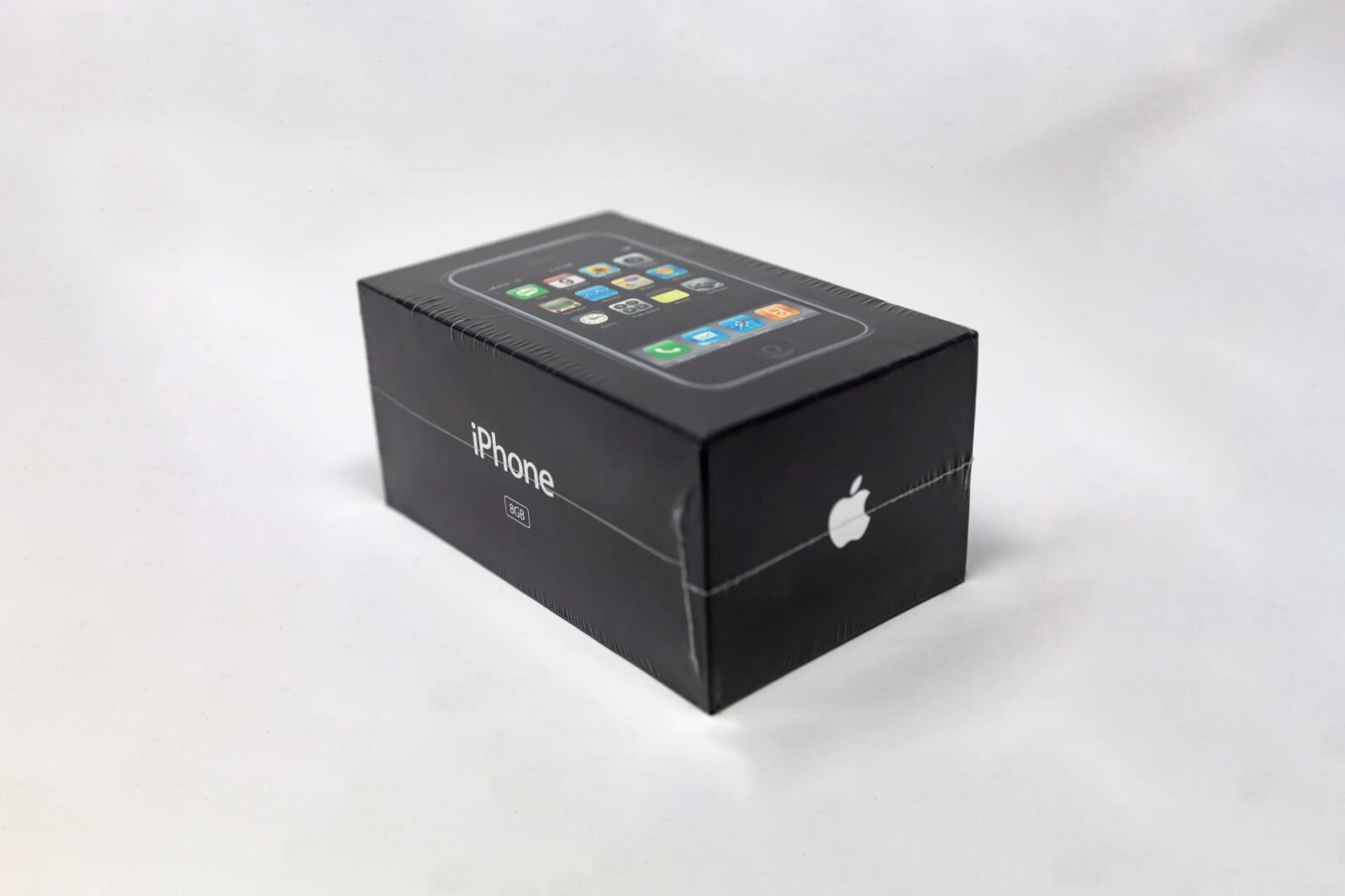 Pirmieji iPhone už milžinišką sumą