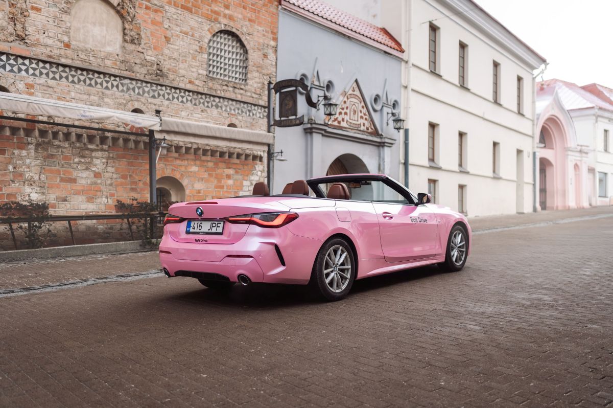 Rožinis „Bolt Drive“ kabrioletas BMW 6