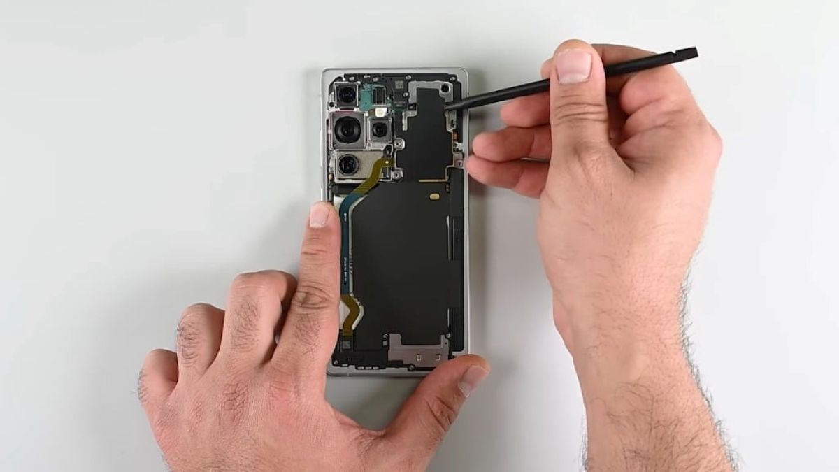 S25 telefoną išardyti tapo lengviau