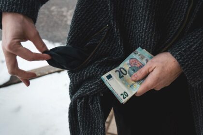 Sukčiai vėl patuštino lietuvių pinigines
