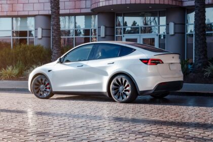 Tesla Model Y 2024 modelis