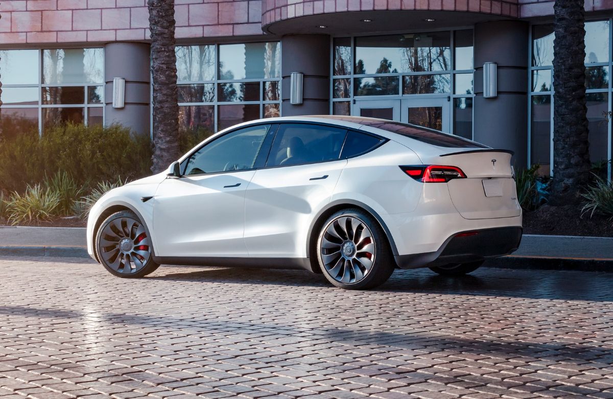 Tesla Model Y 2024 modelis