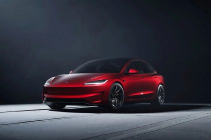 Tesla ketina pagaminti pigesnių elektromobilių