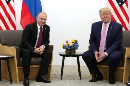 Trumpas kalbėjosi su Putinu | Nuotr. https://commons.wikimedia.org/wiki/File:Vladimir_Putin_and_Donald_Trump_%282019-06-28%29_10.jpg
