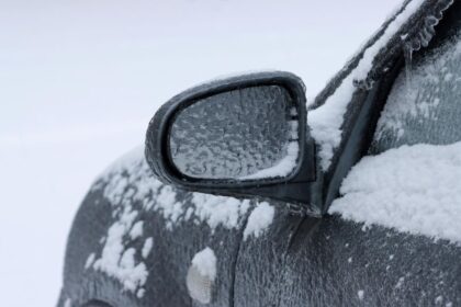 Užšąlę automobilio veidrodėliai