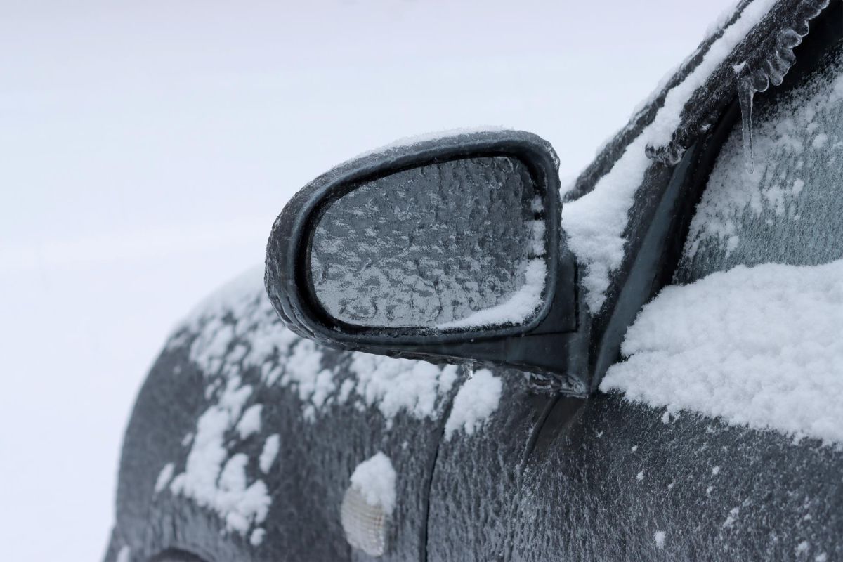 Užšąlę automobilio veidrodėliai