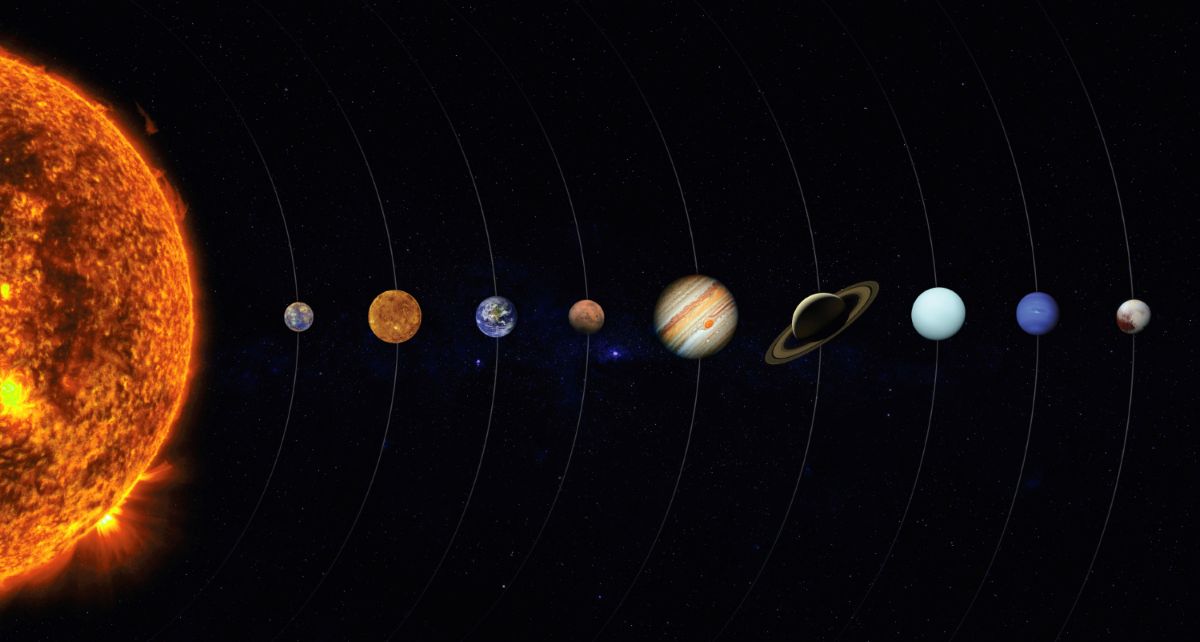 Visos planetos vienoje linijoje