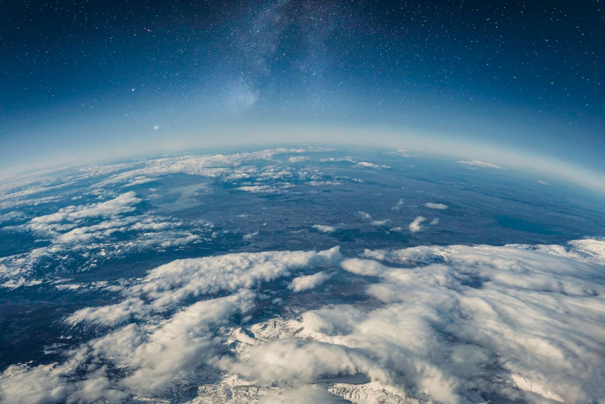 Žemės atmosfera valosi pati