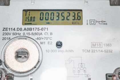 Dviejų laiko zonų elektros skaitiklis