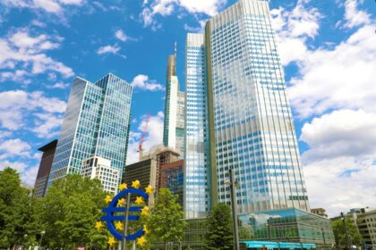 ECB dar sumažino palūkanas