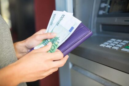 Netikėti sukčiavimai prie bankomatų