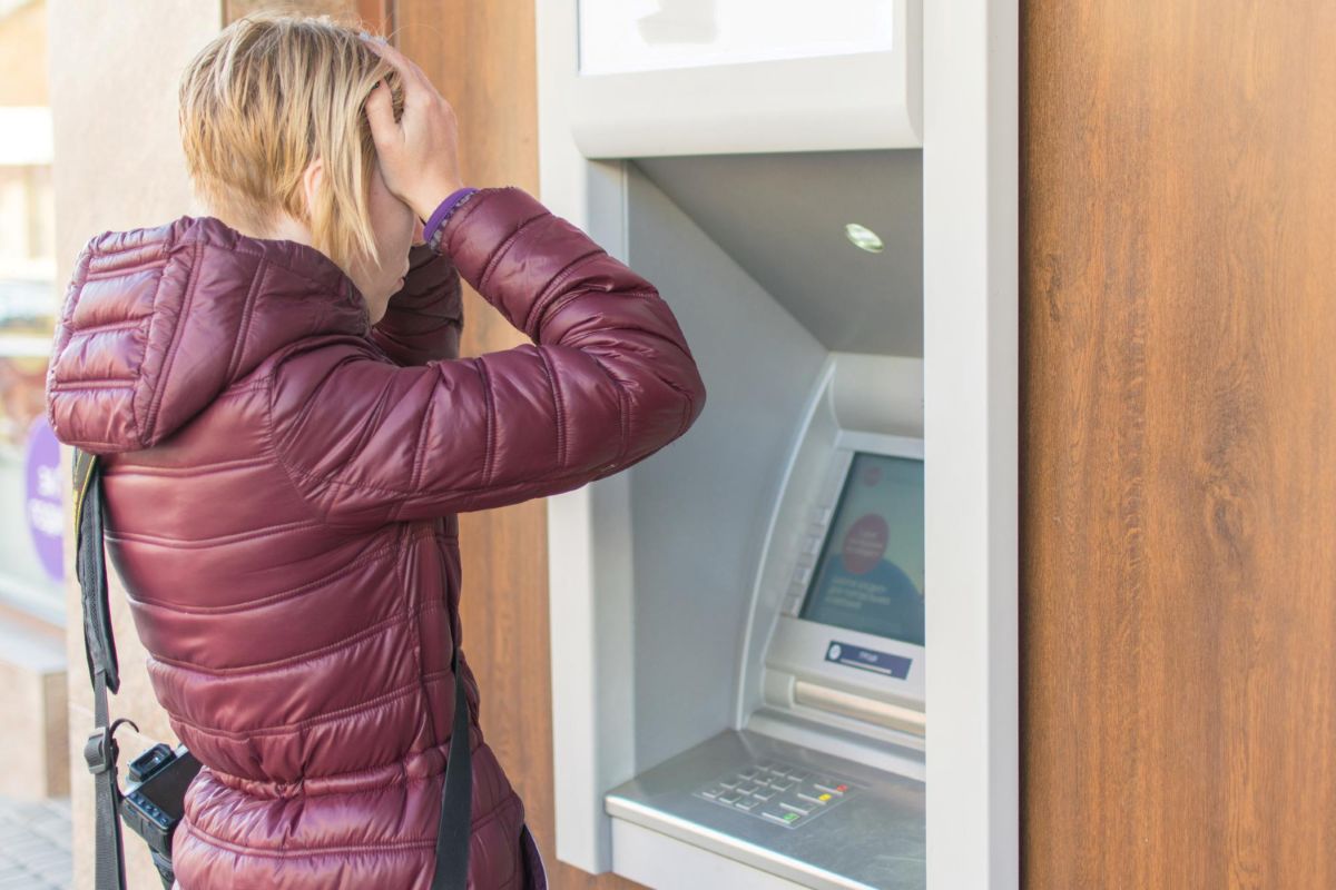 Prarasti pinigai prie bankomato